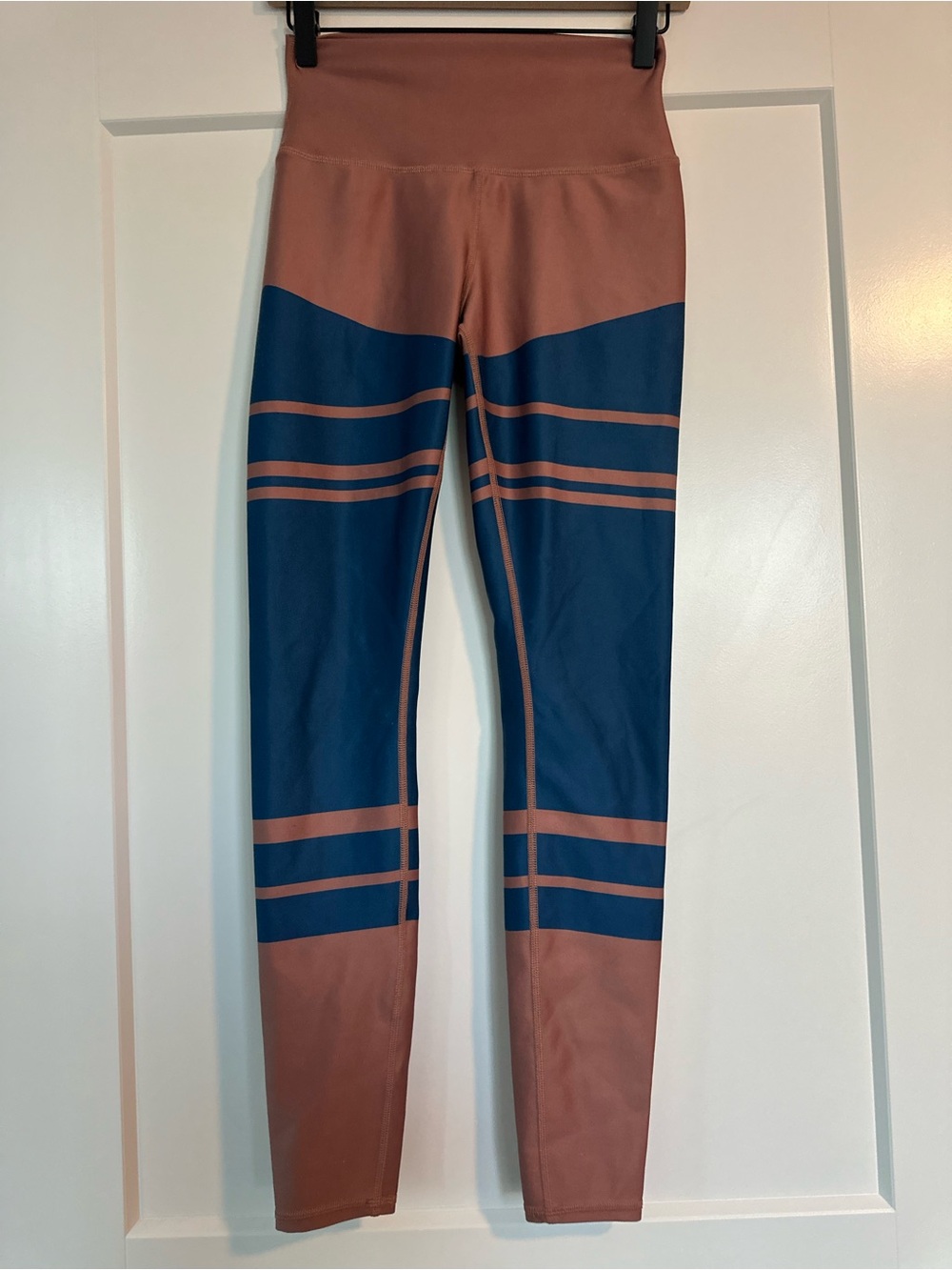 ALO Yoga Blue and Mauve Colorblock High-Rise Leggings